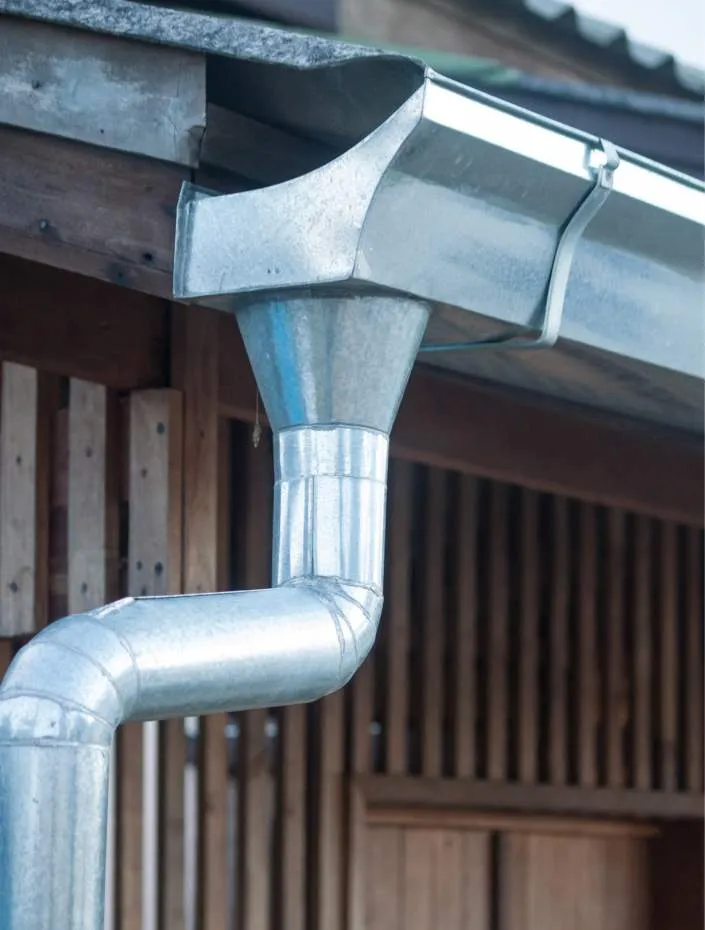 Installation de pièces de zinguerie