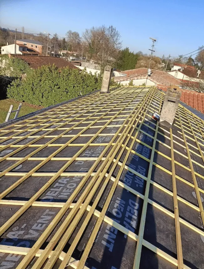 Pose d’écran sous toiture